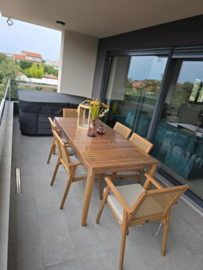 Penthouse HEDONIST with hidromassage bath, Pula